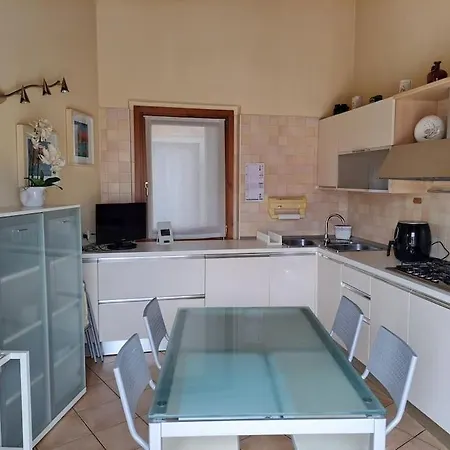 Lotus, Con Soppalco A Apartment Caprino Veronese